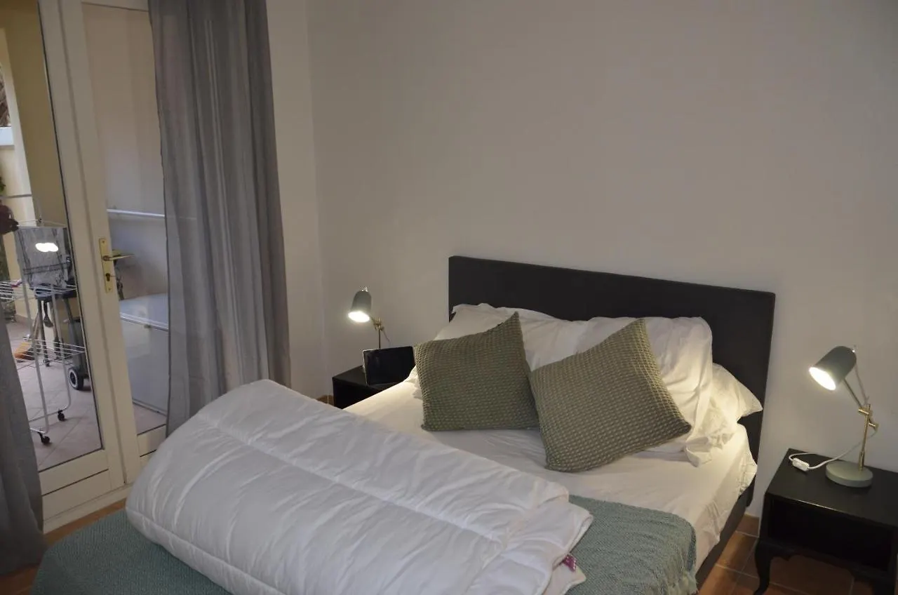 Apartment Location Appartement Pour 4 Personnes Presqu Ile De Giens Residence 3 Etoiles Hyeres