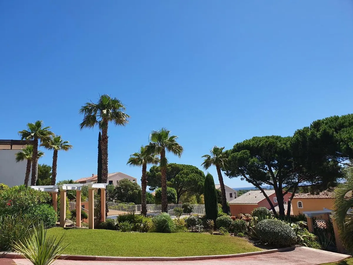 Apartment Location Appartement Pour 4 Personnes Presqu Ile De Giens Residence 3 Etoiles Hyeres France